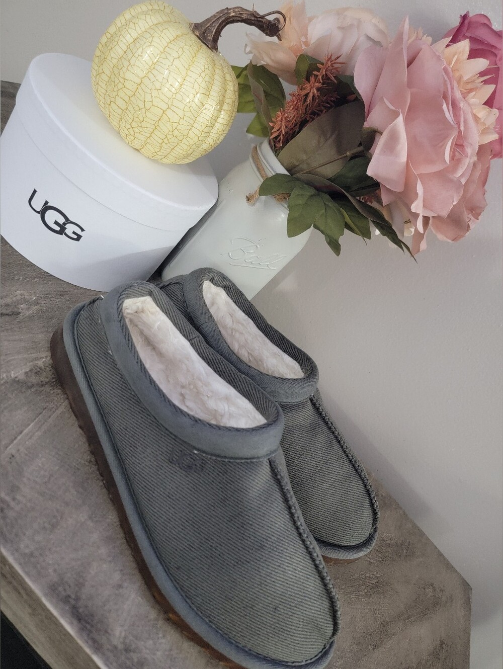 UGG Womens Charcoal Gray Cozy Slip-On Clog Slippers
